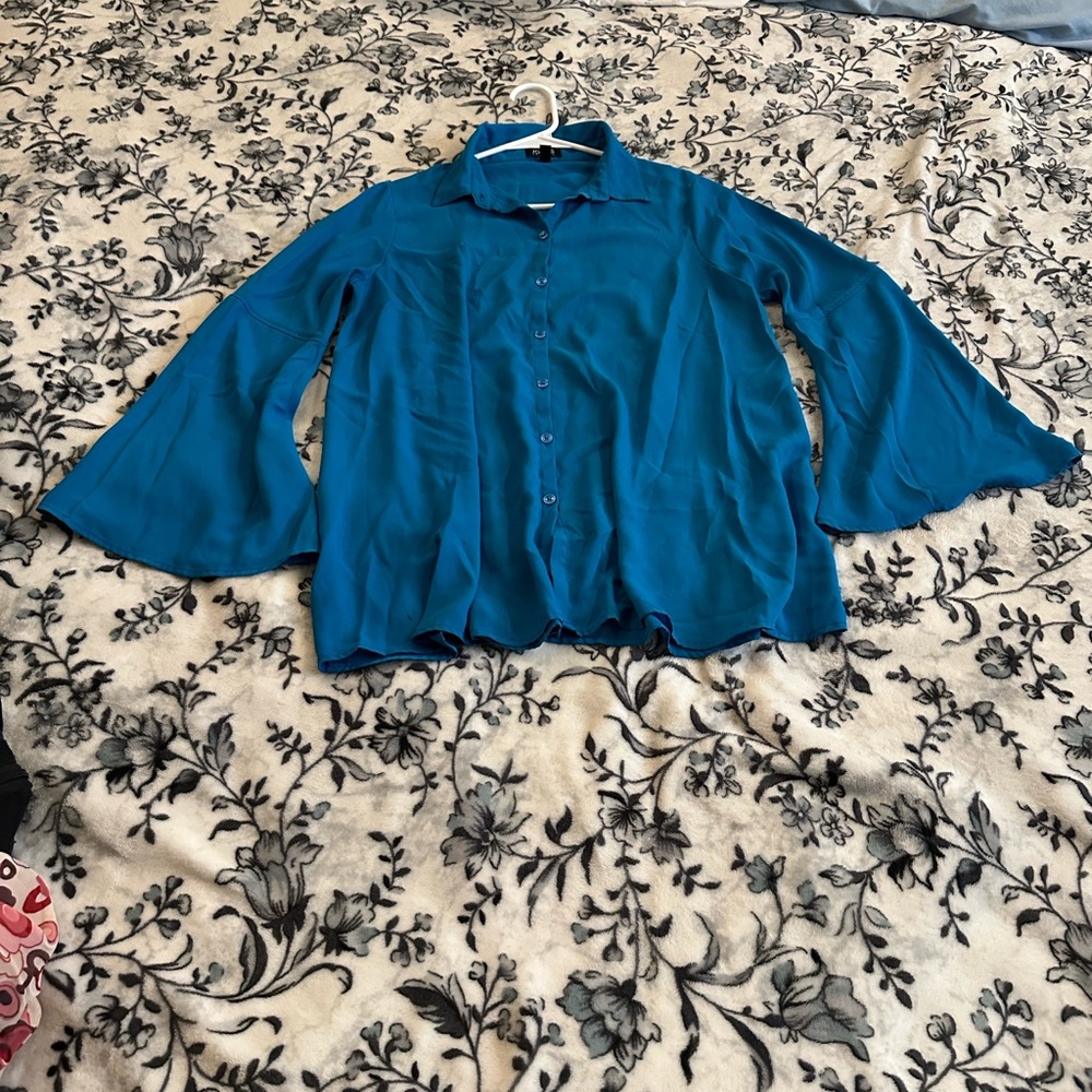 Jones New York Blue Button long bell sleeve